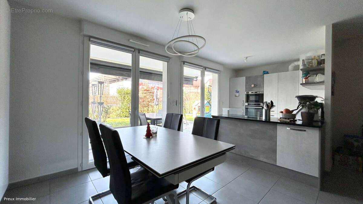 Appartement à POISY