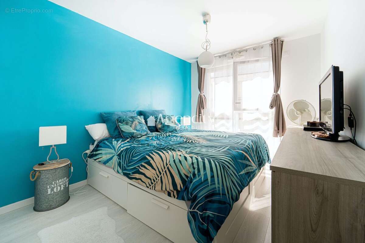 chambre parentale spacieuse - Appartement à SAINT-THIBAULT-DES-VIGNES