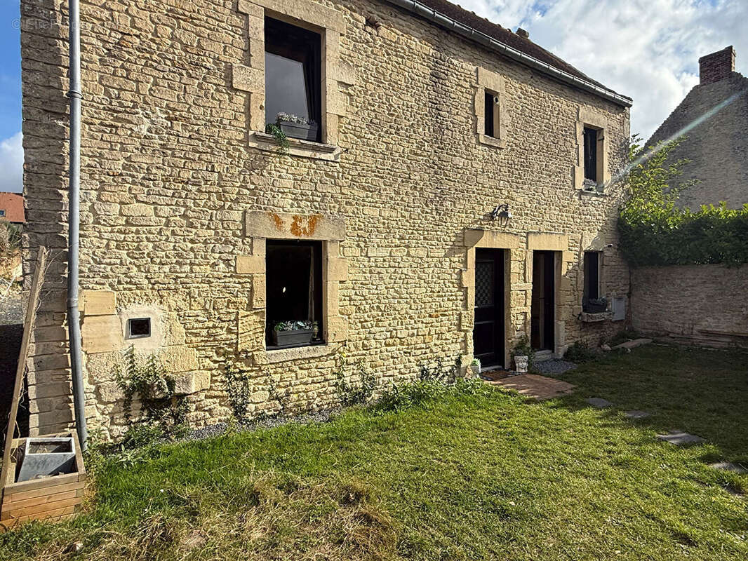 Maison à PERIERS-SUR-LE-DAN