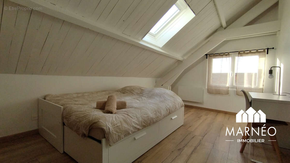 Chambre 5  - Appartement à CHALONS-EN-CHAMPAGNE