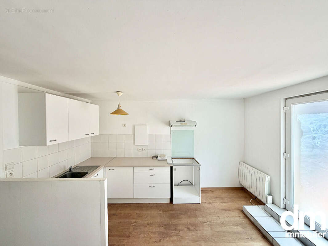 Local commercial d'une surface de 42m2  avec garage de 20m2 - photo 2
