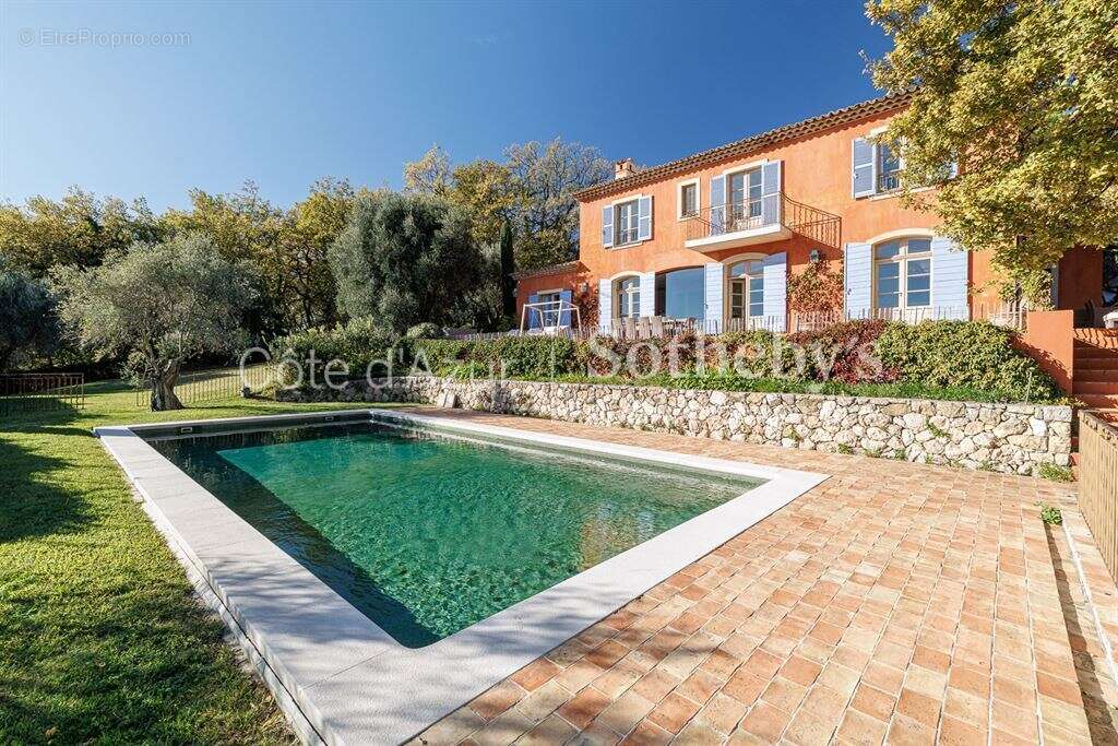 Vence bastide néo provençale avec vue mer, piscine chauffée et jardin paysager de 4 300 m² - photo 6