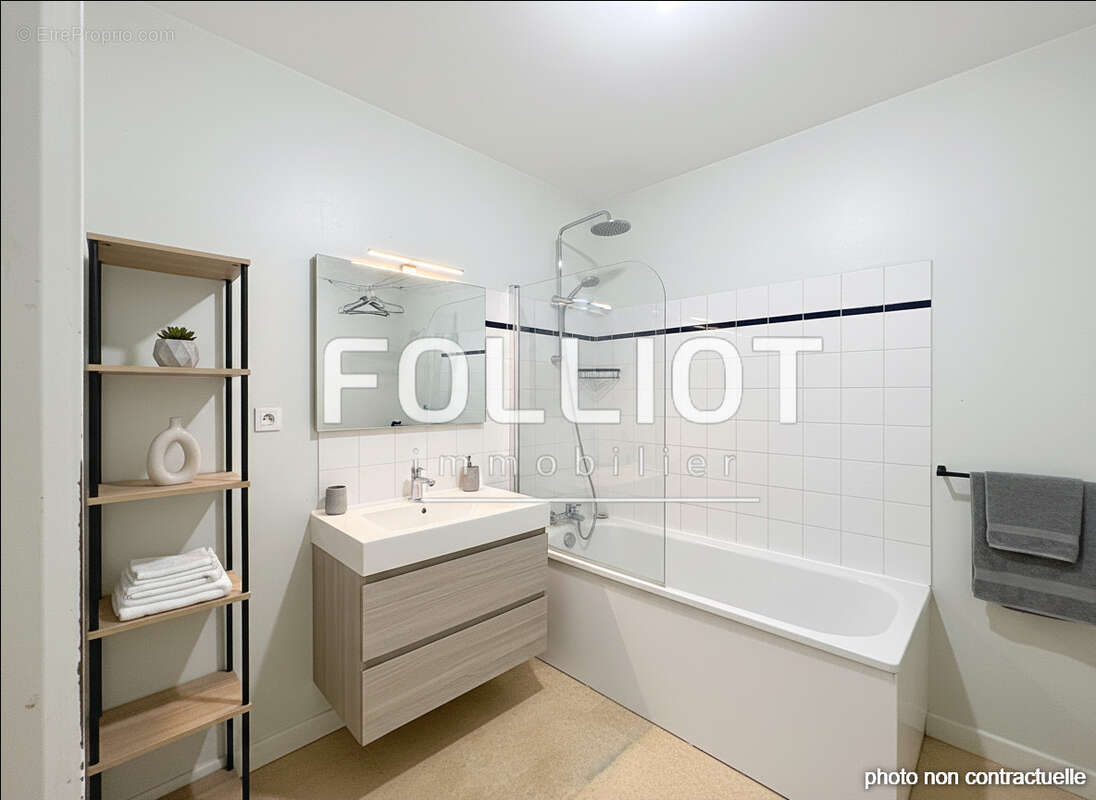 Appartement à DONVILLE-LES-BAINS