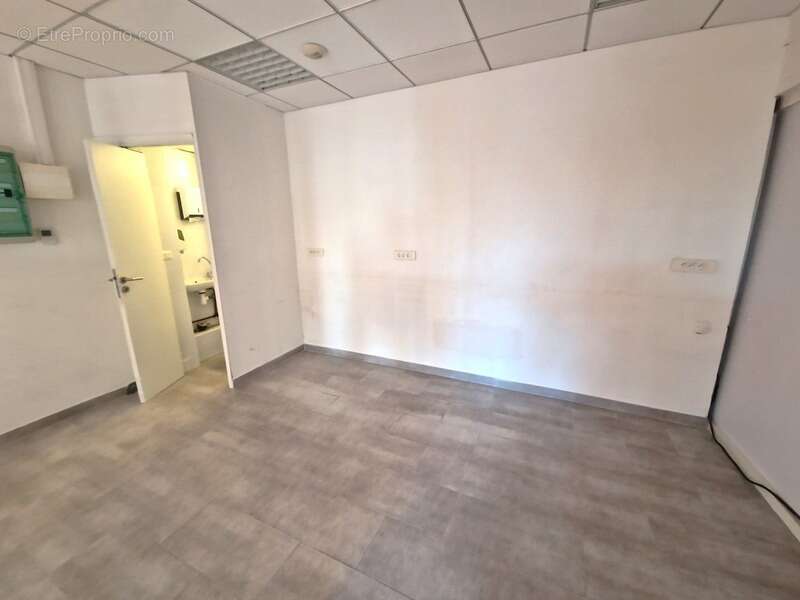 Commerce à SAINT-LAURENT-DU-VAR