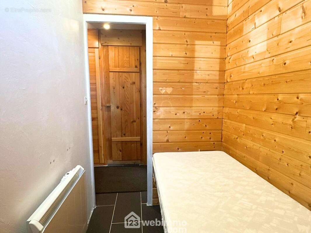 Un appartement fonctionnel avec un beau potentiel. - Appartement à CREST-VOLAND
