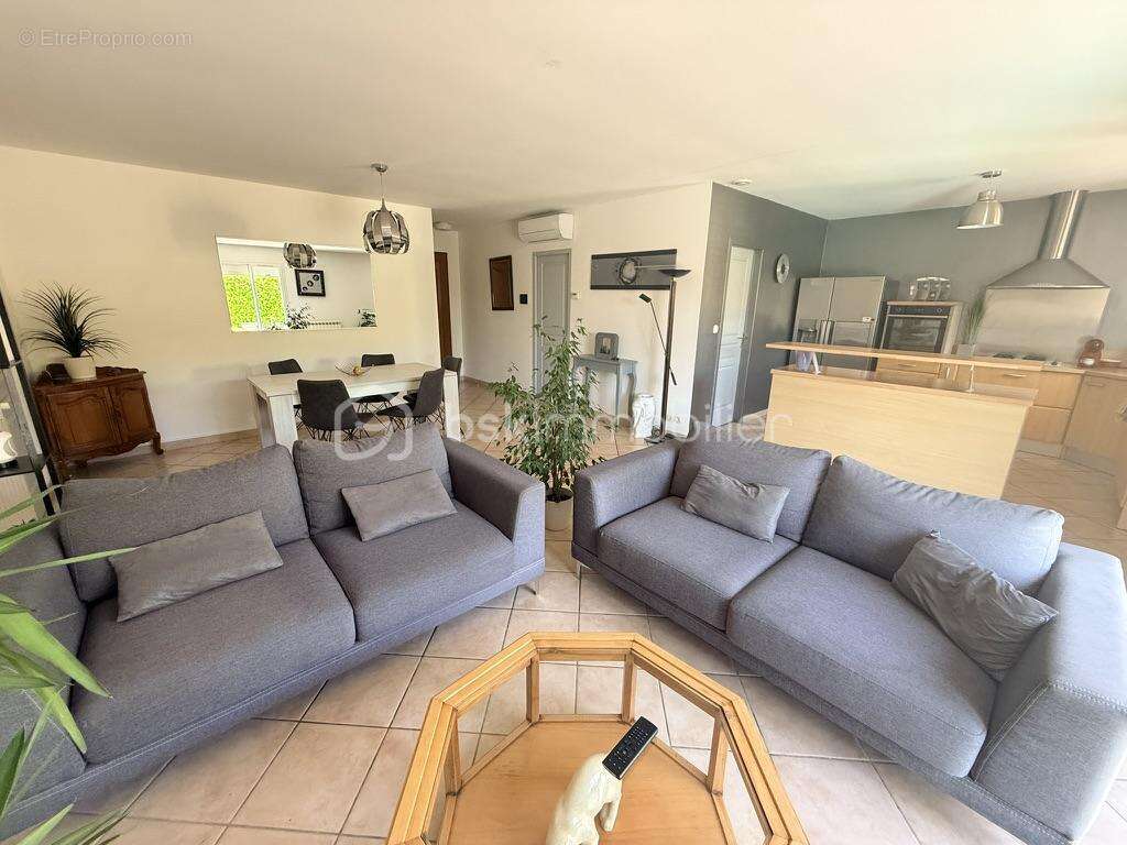 Maison à POUSSAN