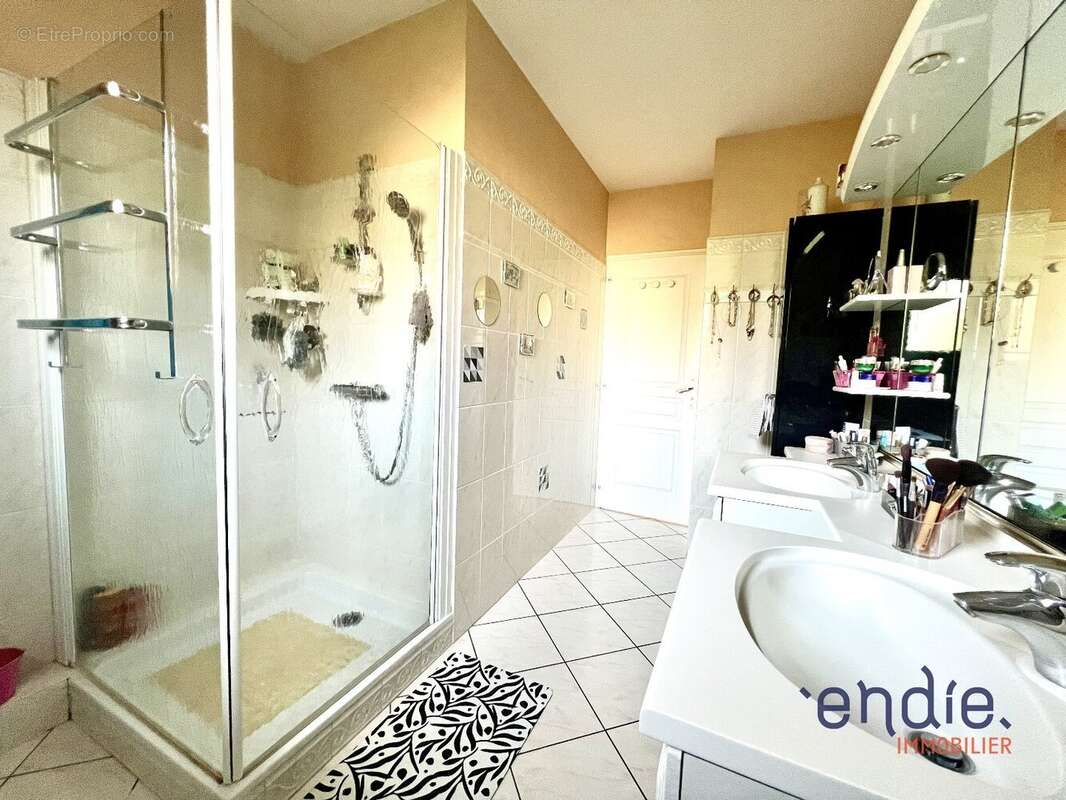 Maison à FONTAINE-LE-COMTE