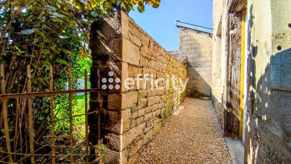 Maison à PONT-DE-VAUX