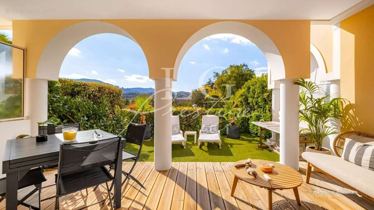 Appartement à MANDELIEU-LA-NAPOULE