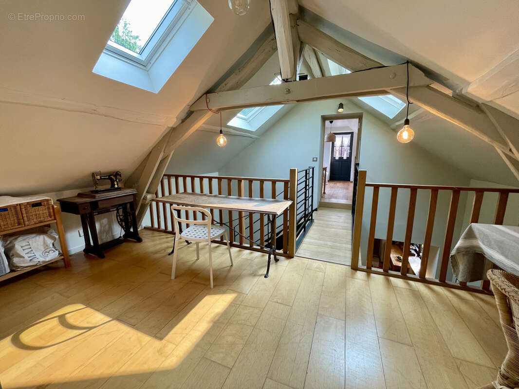 Maison à LES MESNULS