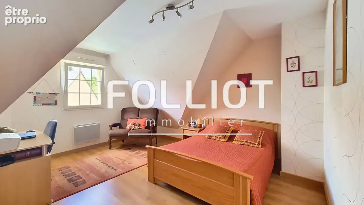 A vendre à Cérences PLEIN CENTRE Maison récente de 130 m² avec vie de plain-pied - photo 12