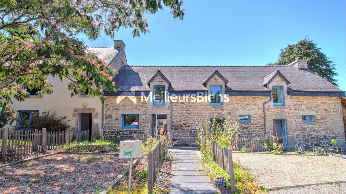 Longère à Arzano 287 m², deux maisons, 7 chambres, grand terrain - photo 22
