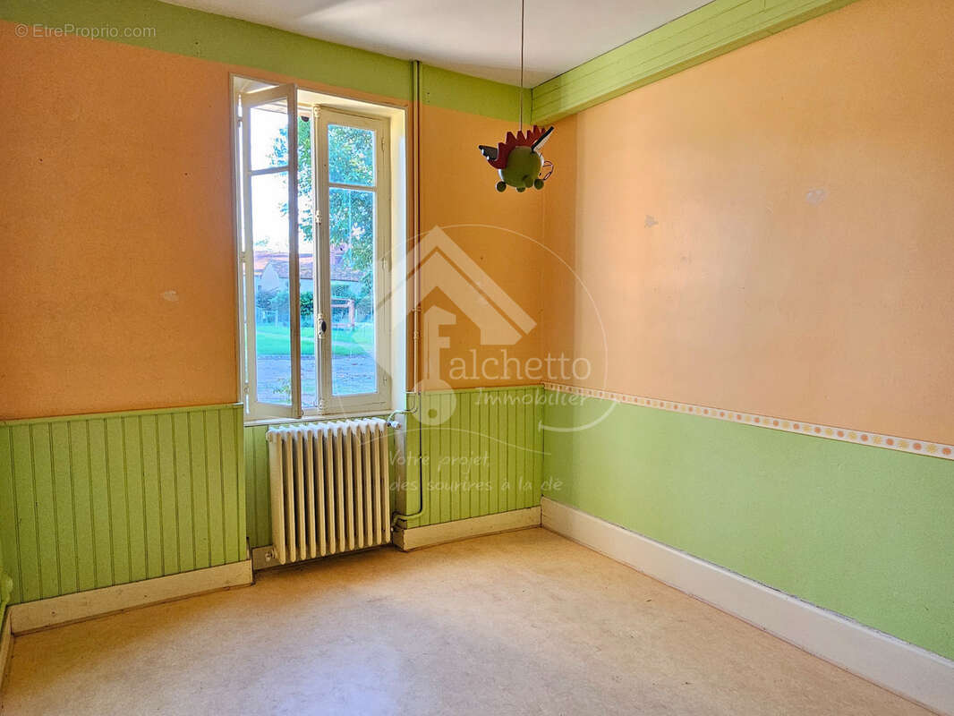 Maison à MONTAIGU-LE-BLIN