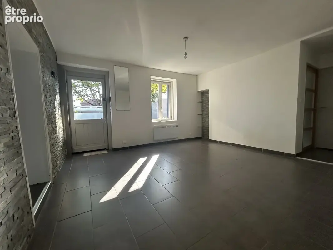 Longère semi individuelle développant 82,26m2 et bâtie sur 243m2 de terrain !! - photo 3