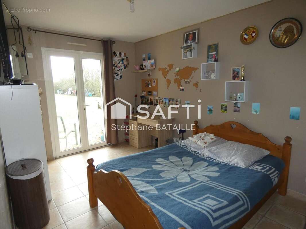 Maison 136 m² à Angliers  - photo 5