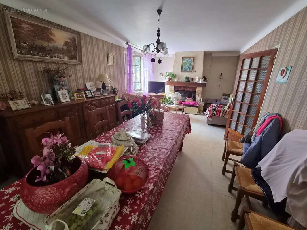 Laval maison de 105 m2 habitable a rafraichir avec terrasse avec vue sur un etang et 7300 m2 de terrain - photo 4