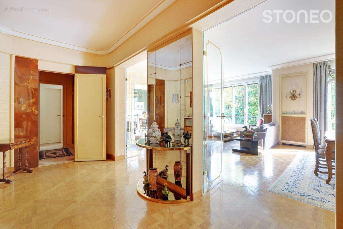 Appartement à NEUILLY-SUR-SEINE