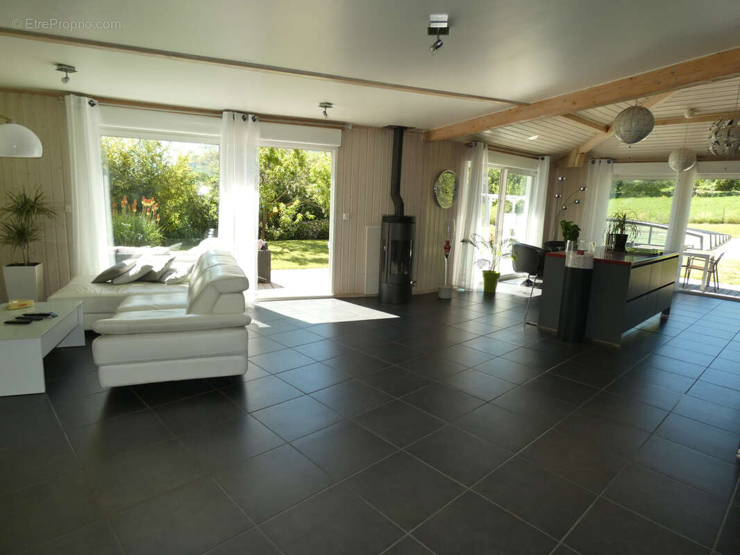 Maison à LARAGNE-MONTEGLIN