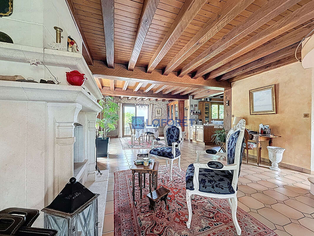 Maison à CONDE-SAINTE-LIBIAIRE