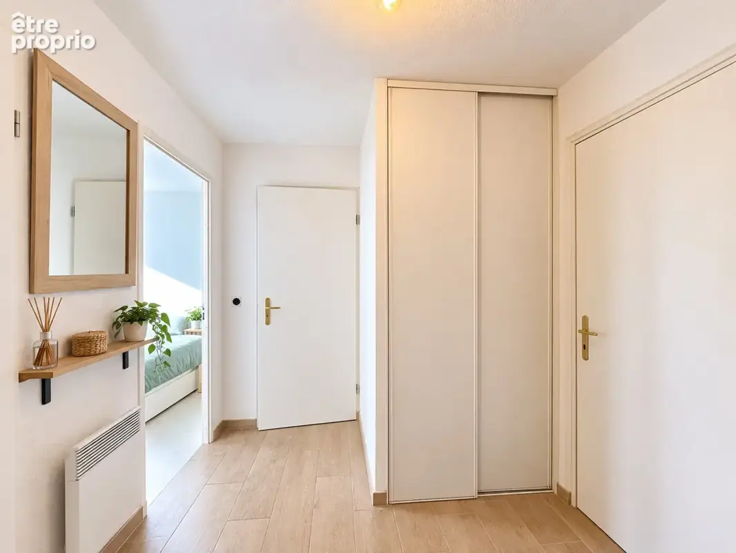 Appartement à vendre 2 pièces VILLE LA GRAND (74),Parking, Gardien, Proximité, Frontière, Gare - photo 2