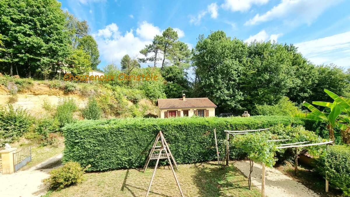 24200 Sarlat La Caneda :Maison et gîte, dépendances et piscine sur 5000m² - photo 16