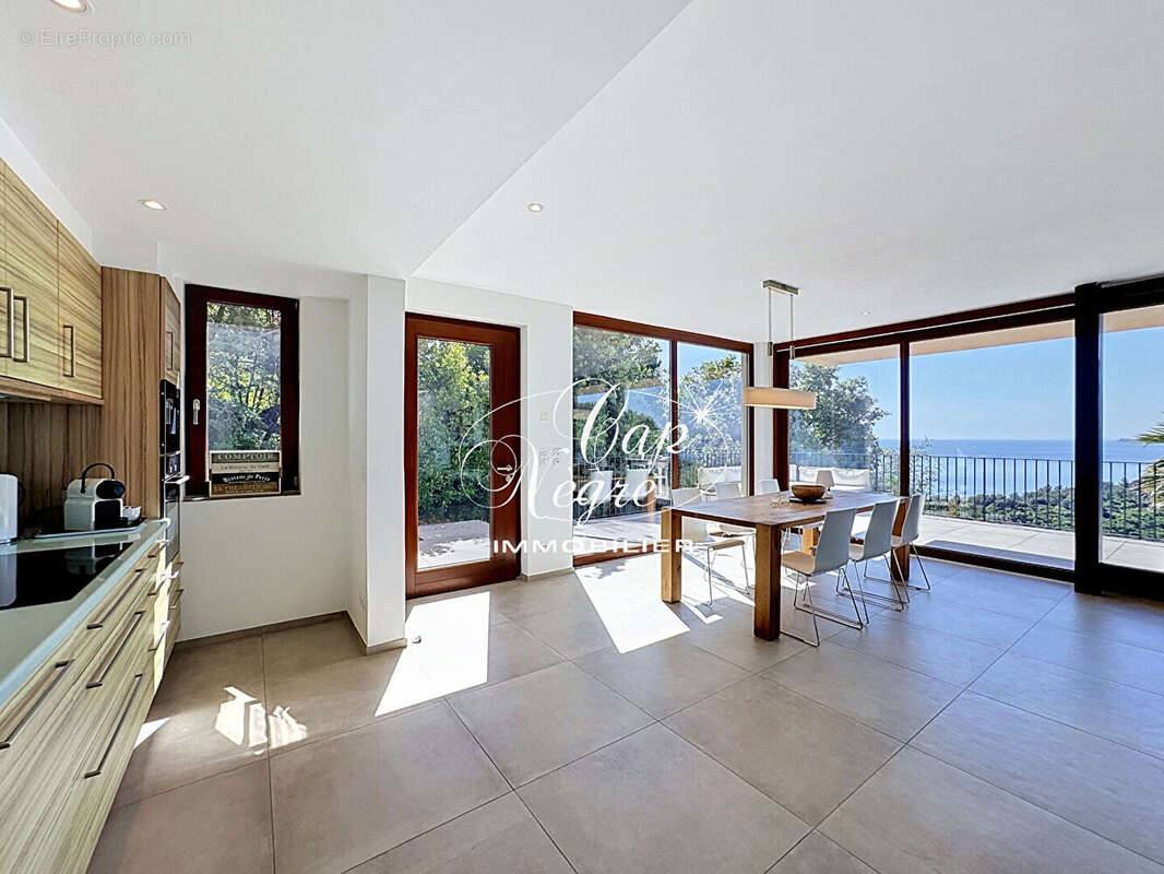 Propriété contemporaine avec magnifique vue mer au Rayol - photo 13