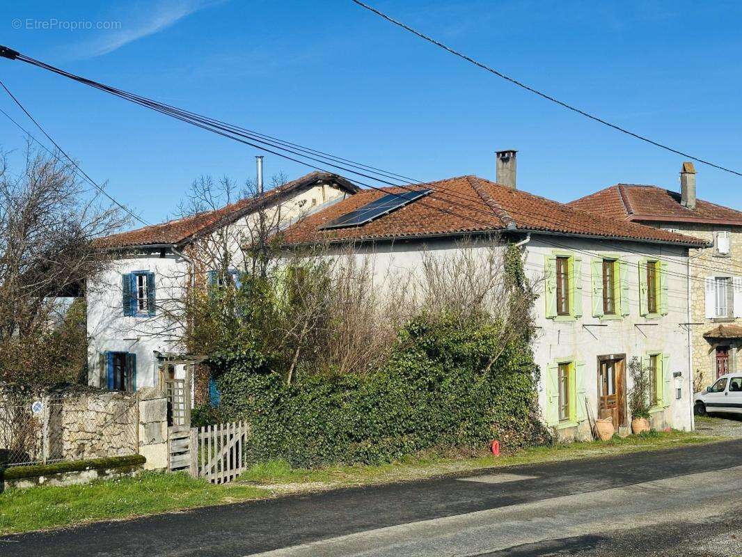 Maison à LASSERRE