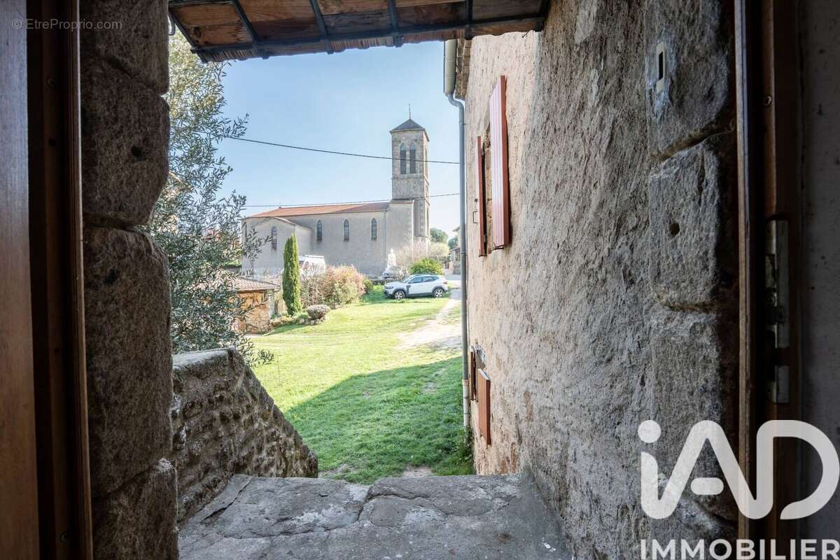 Maison 98 m² à Saint-Victor  - photo 5