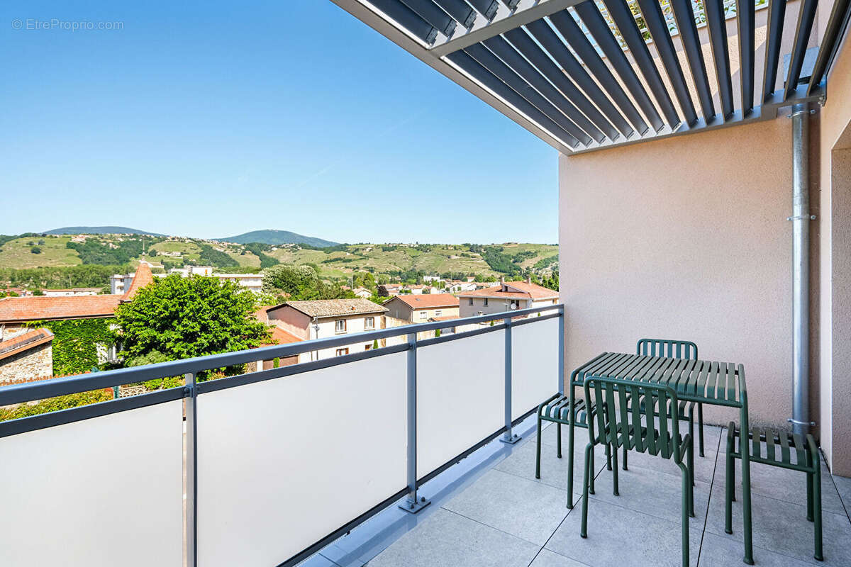 Appartement à LES ROCHES-DE-CONDRIEU