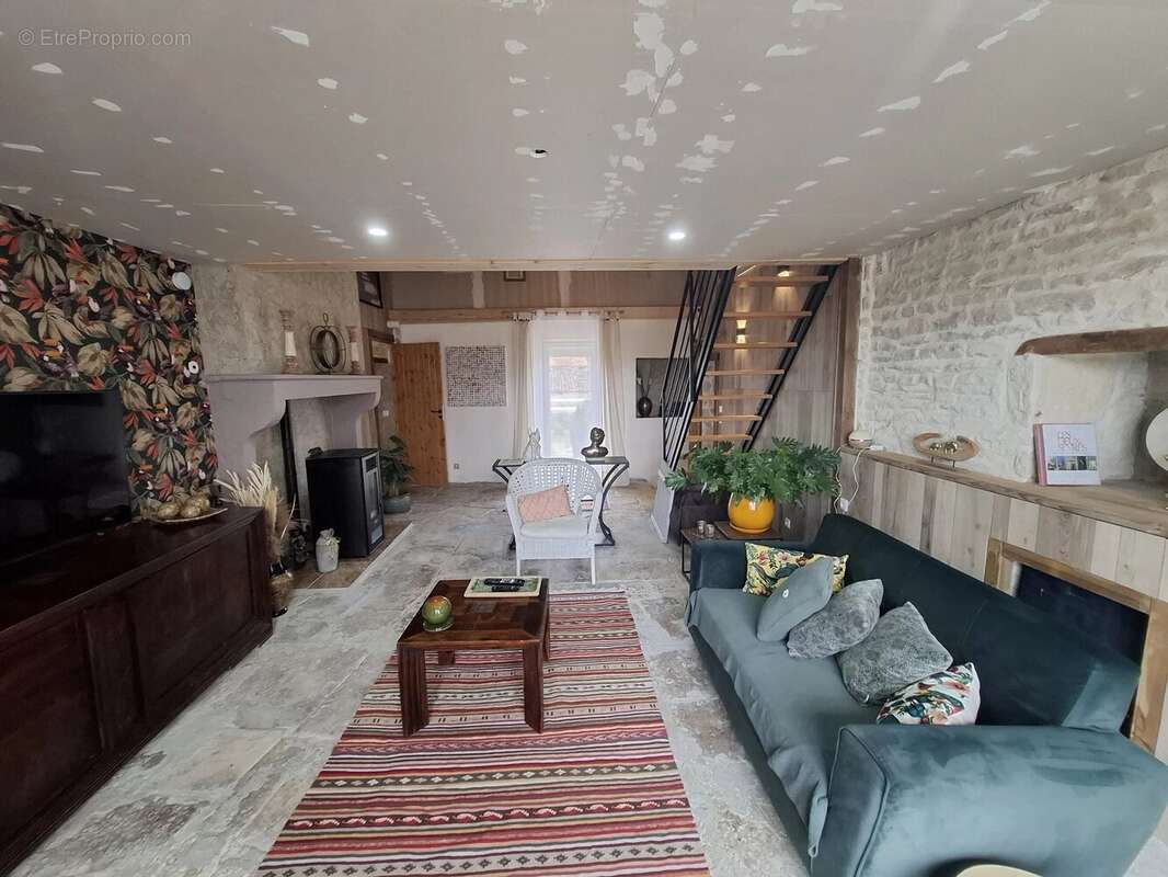 Maison à PAIZAY-LE-CHAPT