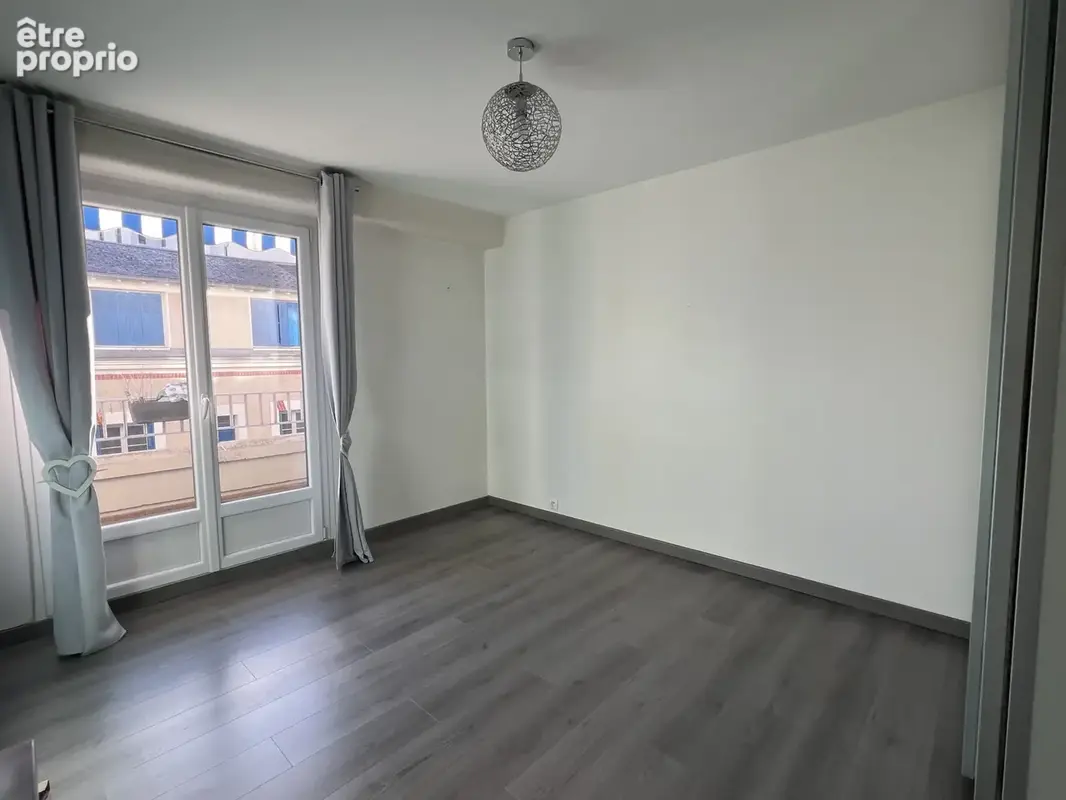 Tours centre - appartement type 3 - ascenseur - photo 6