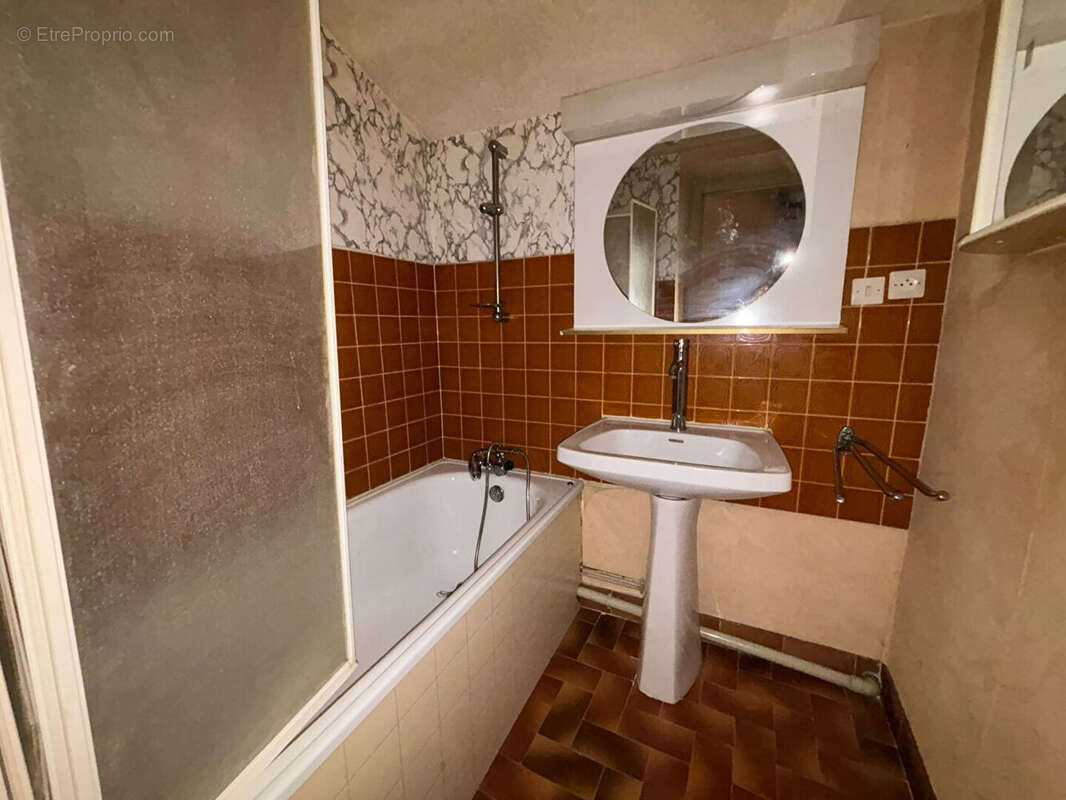 Appartement à SAINT-PRIEST-LA-ROCHE