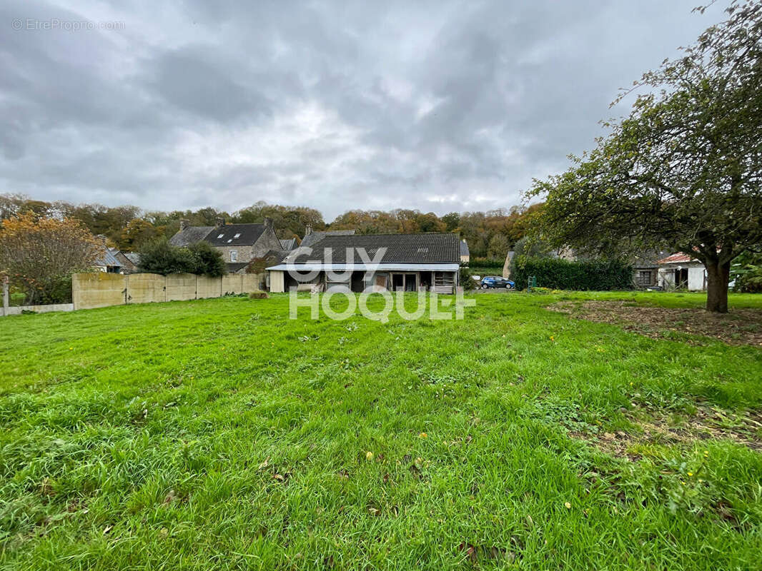 Terrain à SAINT-BROLADRE