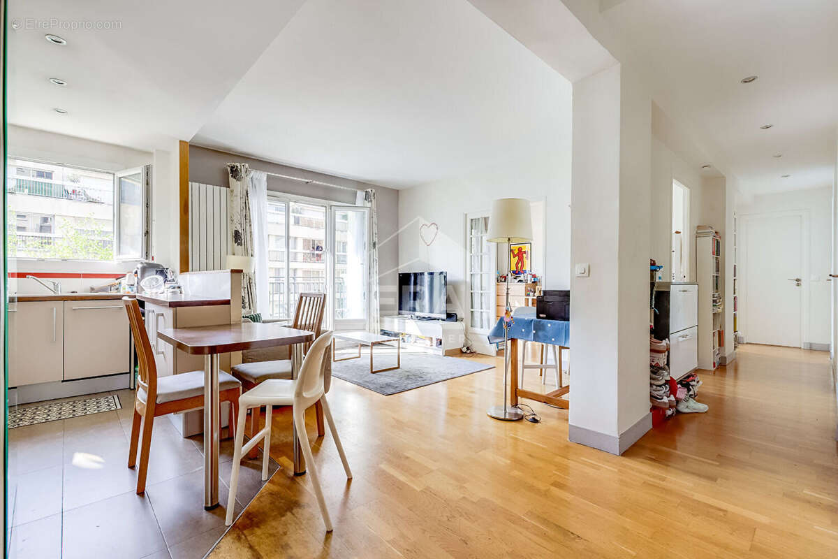 Appartement à PARIS-17E