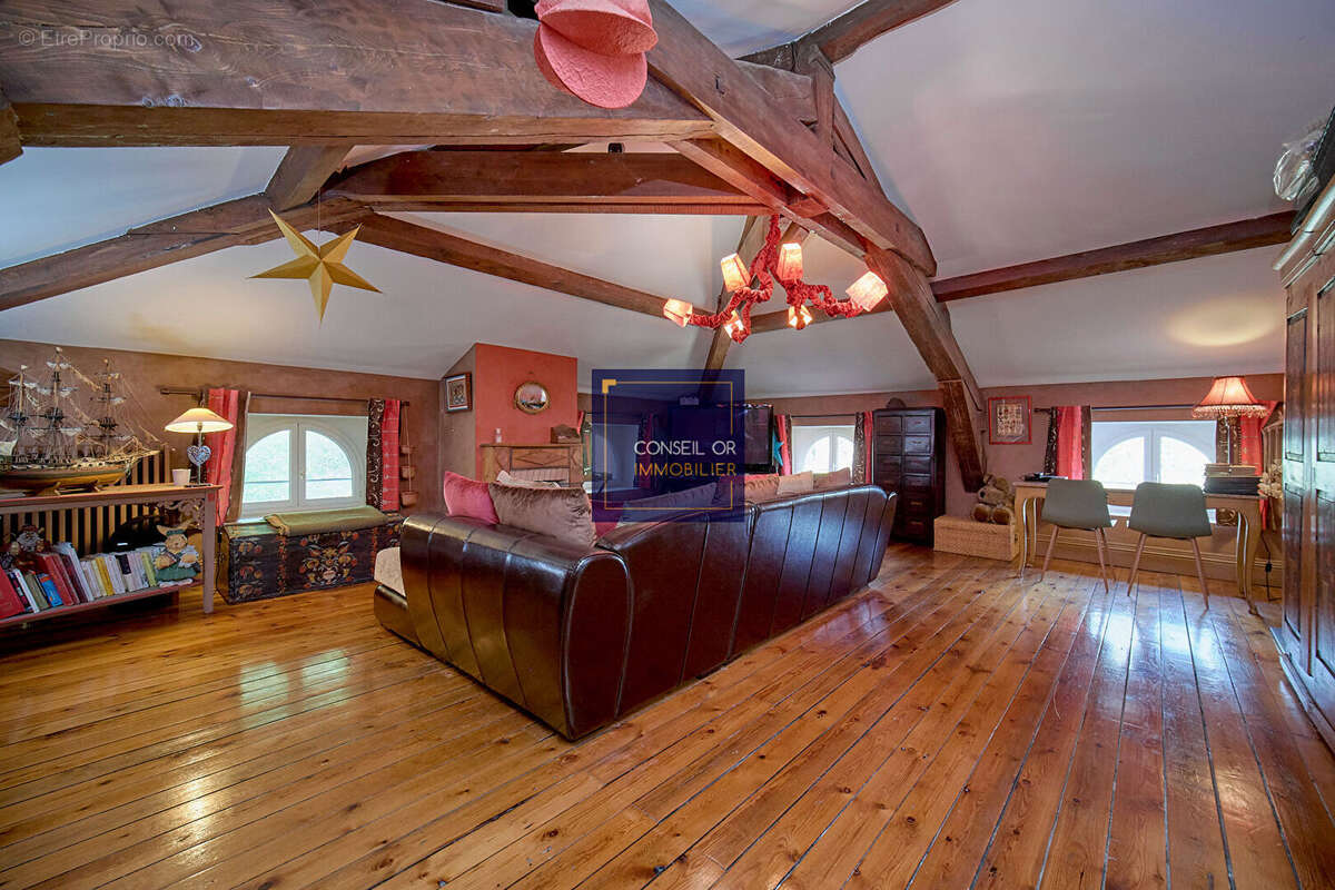 Maison à SAINT-GENIS-LAVAL