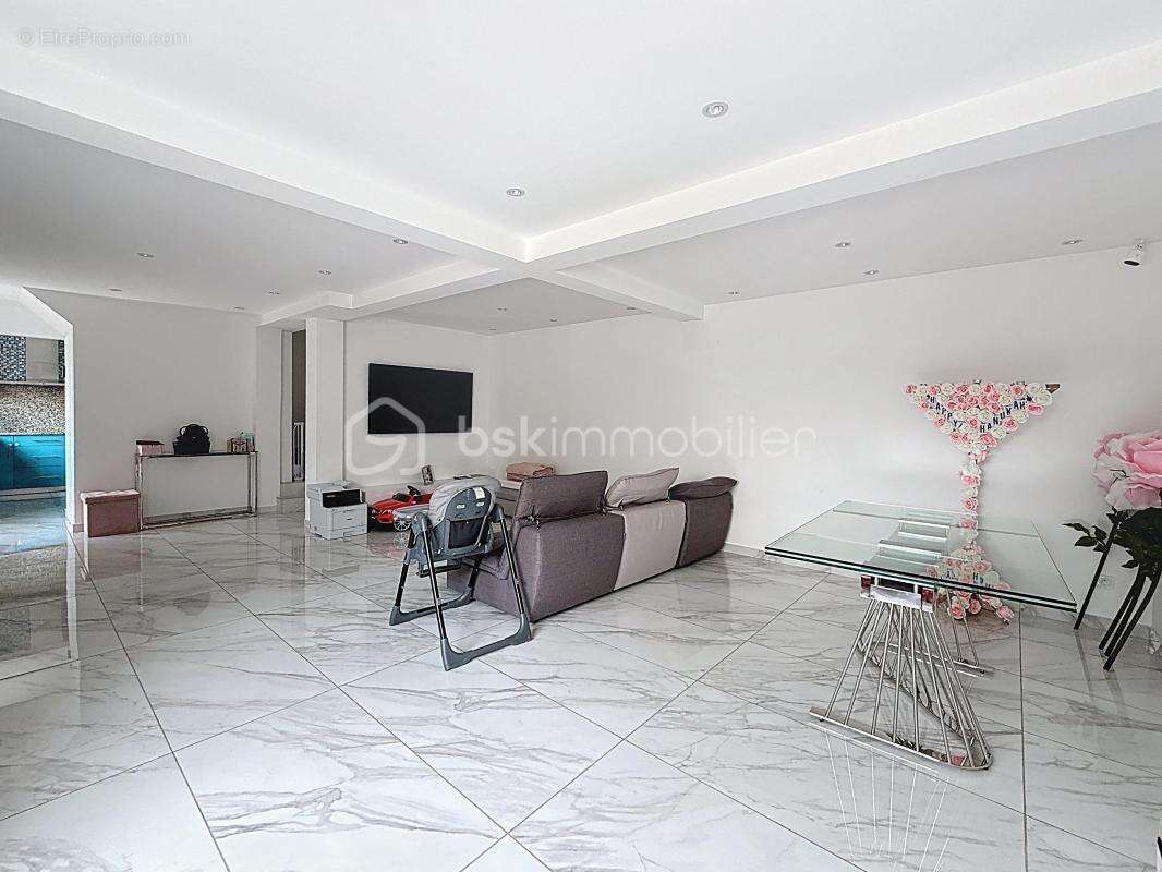 Maison à LES PAVILLONS-SOUS-BOIS