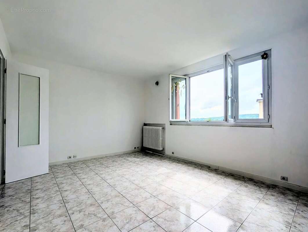 Appartement à LES CLAYES-SOUS-BOIS