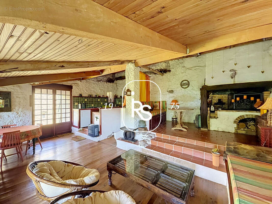 Maison de hameau en pierre de 72 m2 avec une terrain arboré de 810 m2 - photo 5