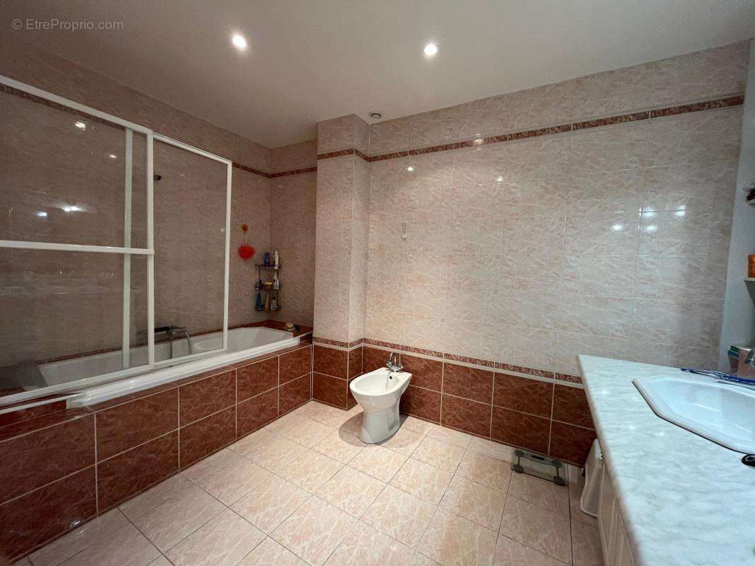 Meze, Appartement avec exceptionnel et rarissime emplacement sur le port - photo 30