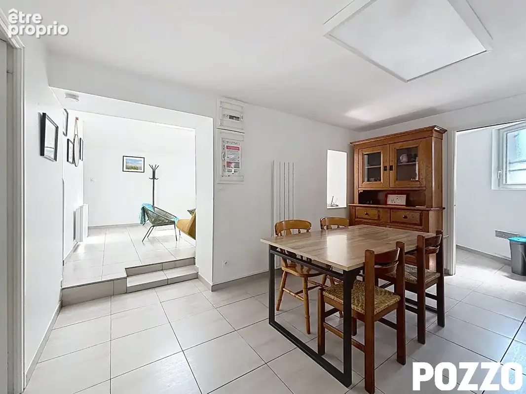 Bord de mer, Murs commerciaux  comprenant Fonds de commerce avec logement F3 au dessus et et maison F3 en très bon état général, - photo 3
