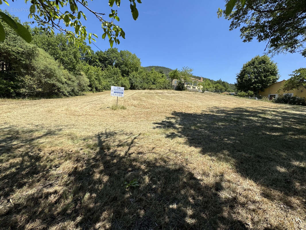 Terrain 1364 m² à Peyroules  - photo 6