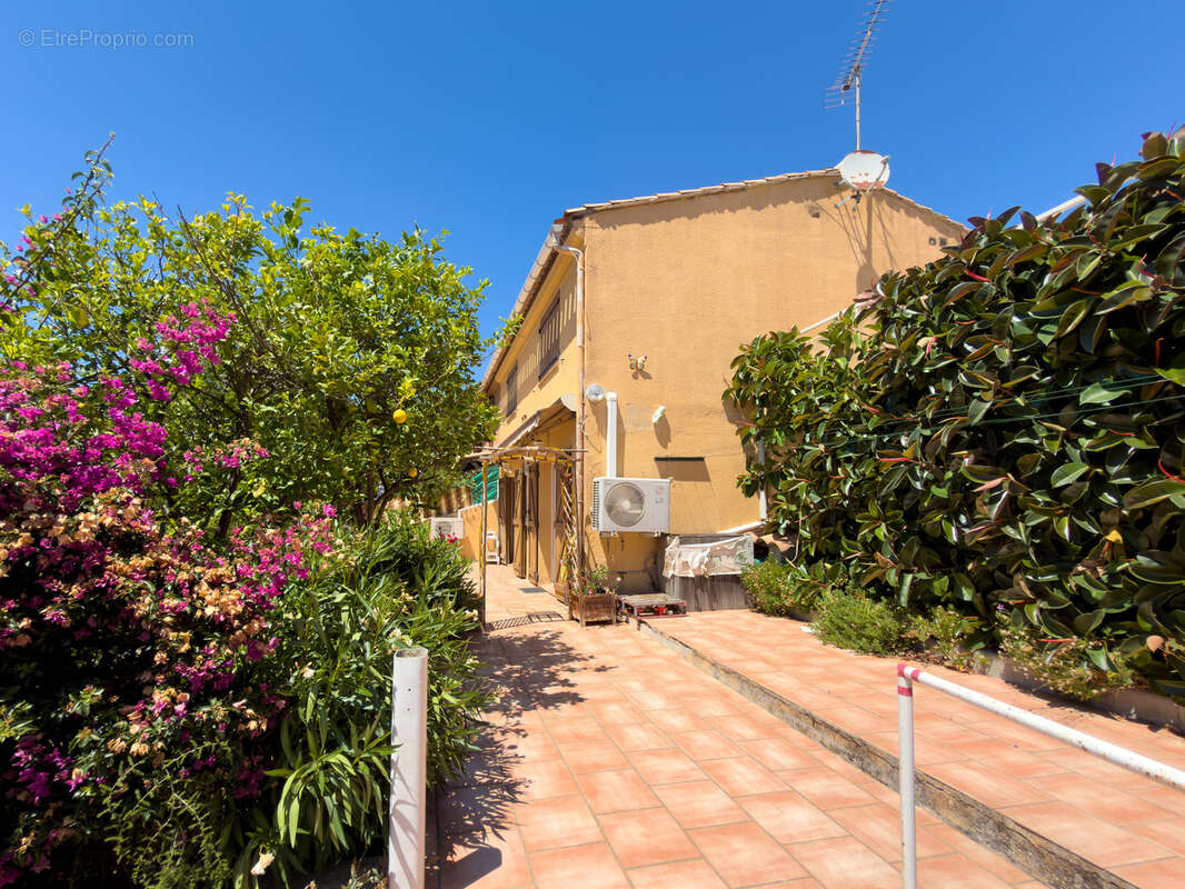 Maison à BORMES-LES-MIMOSAS