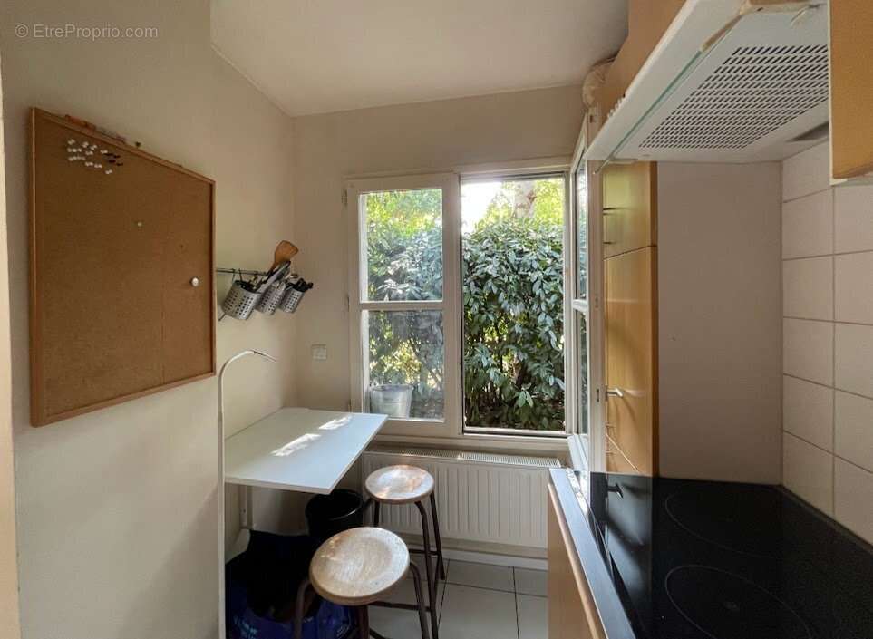 Rare dans le centre de Versailles cette charmante maison de ville avec sa terrasse ensoleillée. - photo 3