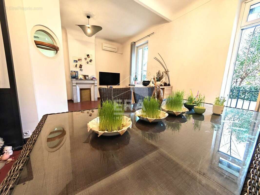 Appartement à MARSEILLE-5E