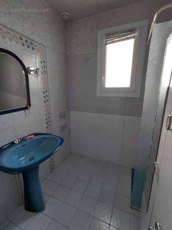En exclusivité ! Maison de plain-pied avec garage et jardin sur La Flèche... - photo 7