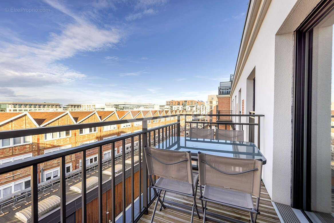 Appartement à COURBEVOIE