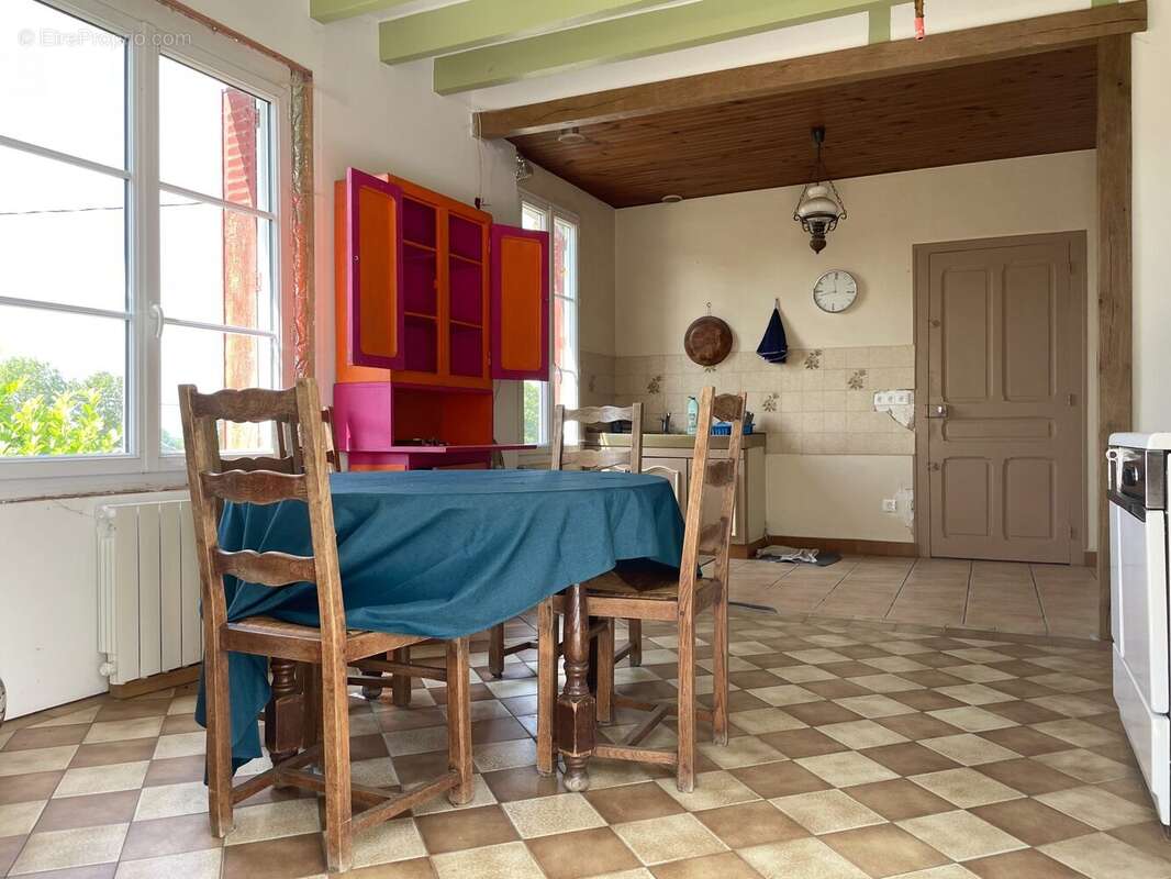 Espace repas  - Maison à BONNETABLE