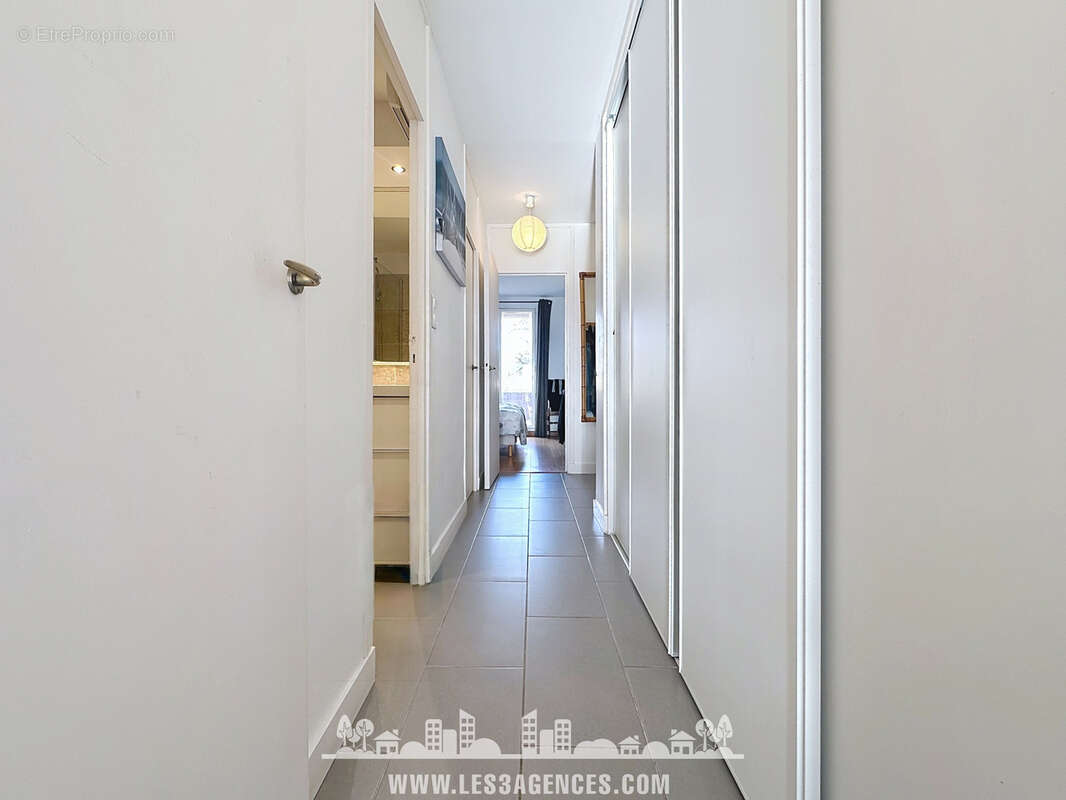 Appartement à COGOLIN