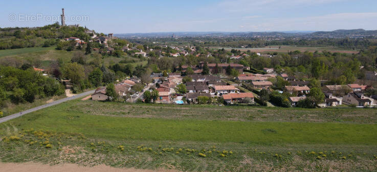 Terrain à CASTELNAU-DE-LEVIS