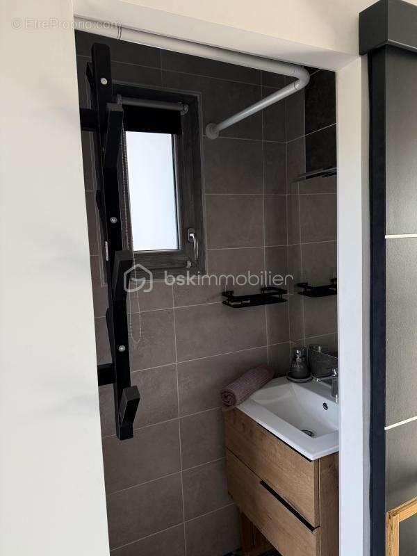 Maison à SAINT-QUENTIN-LA-POTERIE